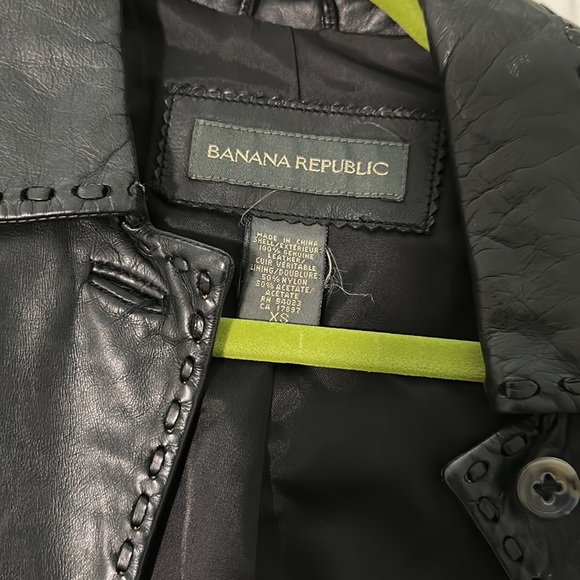 Real l leather , long coat.one button is missing - Picture 4 of 5